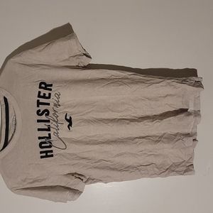 Hollister creme in color t shirt